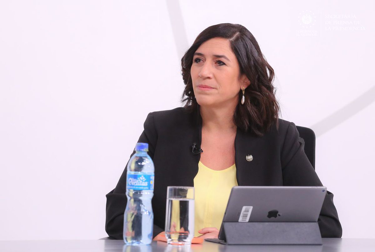 SecPrensaSV's tweet photo. #FIREMPRESA | "Consideramos que va a tener un impacto muy positivo en los negocios que se vieron afectados por la tormenta #Julia": ministra de @EconomiaSV, @MariaLuisaHayem, sobre las reformas a FIREMPRESA. https://t.co/SOJorGV2Dq