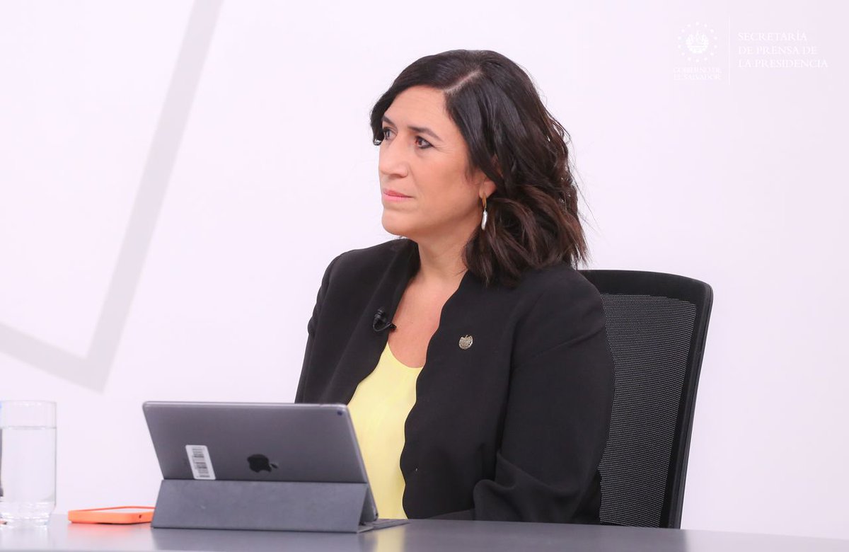 SecPrensaSV's tweet photo. #FIREMPRESA | "Este decreto busca brindar de una manera ágil el financiamiento en condiciones blandas a los sectores que se vieron afectadas principalmente en agricultura, turismo y también otros": ministra @MariaLuisaHayem. https://t.co/kQUMgoEAPW