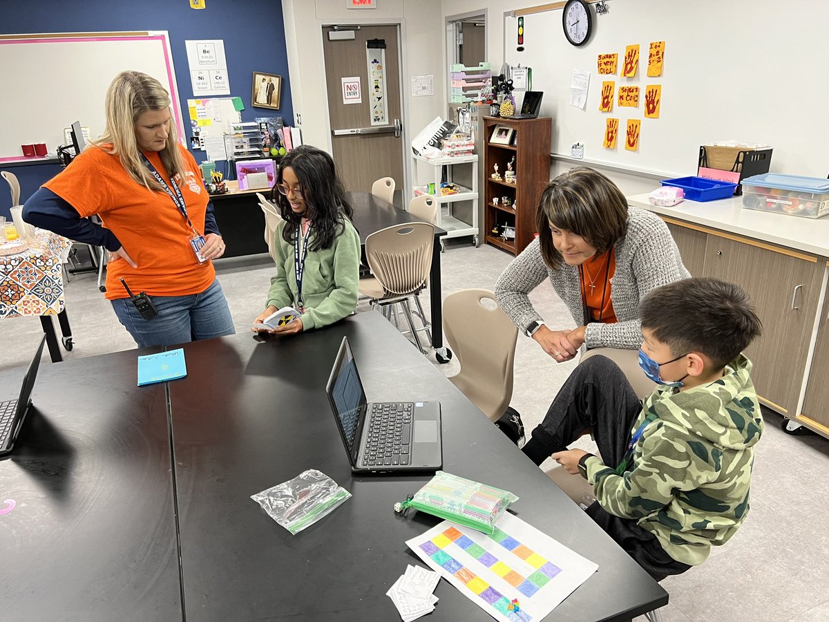 nik_kram's tweet photo. Personalized teacher invites, a yummy breakfast, creative element and compound projects, and @AdamsVikings teachers that love their students = a successful science showcase! #KatyISD #AdamsJH #Science #compacting #giftedandtalented https://t.co/iChd3k9gSt