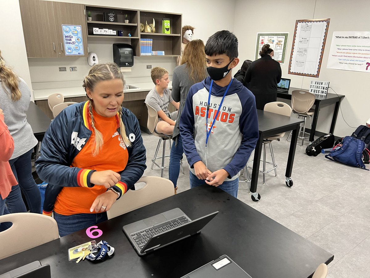 nik_kram's tweet photo. Personalized teacher invites, a yummy breakfast, creative element and compound projects, and @AdamsVikings teachers that love their students = a successful science showcase! #KatyISD #AdamsJH #Science #compacting #giftedandtalented https://t.co/iChd3k9gSt