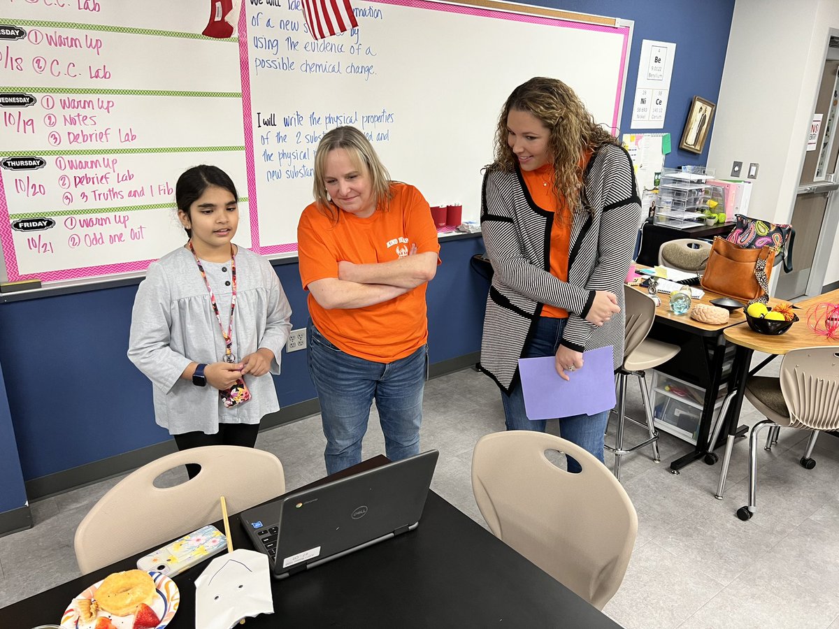 nik_kram's tweet photo. Personalized teacher invites, a yummy breakfast, creative element and compound projects, and @AdamsVikings teachers that love their students = a successful science showcase! #KatyISD #AdamsJH #Science #compacting #giftedandtalented https://t.co/iChd3k9gSt