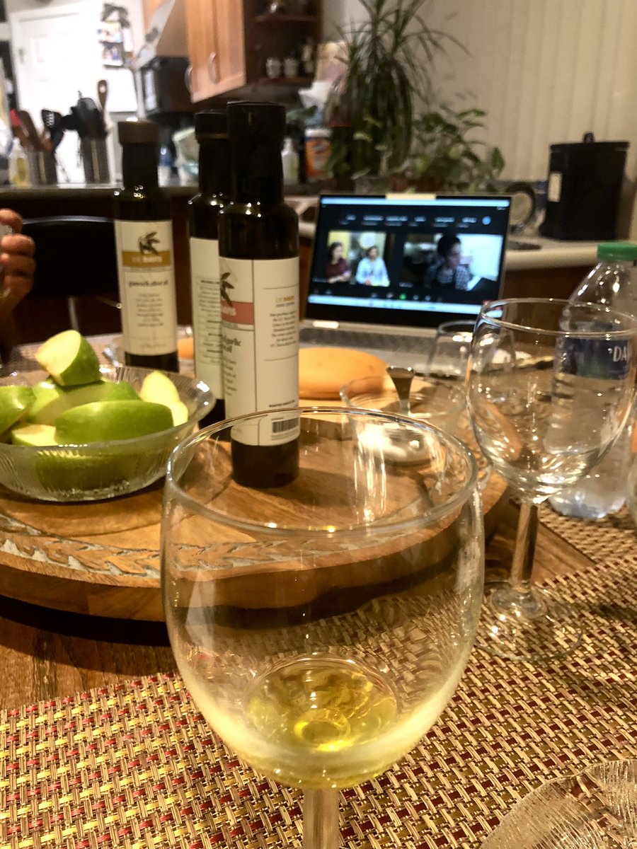 CanningBee's tweet photo. Amazing olive oil tasting class tonight with Javier Fernandez from the UC Davis Olive Center, courtesy of the Sacramento Master Food Preservers @UCDOliveCenter https://t.co/cXQqDRzW4M