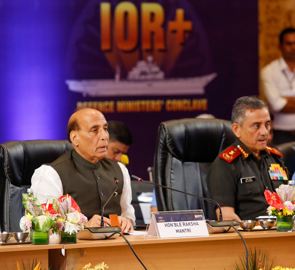 DeepExplo's tweet photo. Delegations from 40 countries, with 22 ministers addressing the IOR+ Defence Ministers’ Conclave hosted by Raksha Mantri Shri Rajnath Singh on the sidelines of 12th #DefExpo2022 https://t.co/2C4HzaBGM5