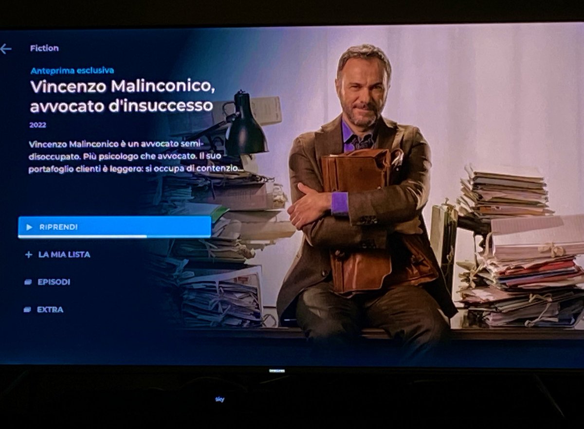 #BuonaLaPrima anzi buonissima per Vincenzo #Malinconico tratto dai romanzi di <a href="/DiegoDeSilva3/">Diego De Silva</a> <a href="/Einaudieditore/">Einaudi editore</a>. Si sorride di cuore. <a href="/MaxGalloClub/">Massimiliano Gallo</a>. 
In onda dal 20 ottobre su <a href="/RaiUno/">Rai1</a> #NonAvevoCapitoNiente #Anteprima #BelleCose #Ridiamo