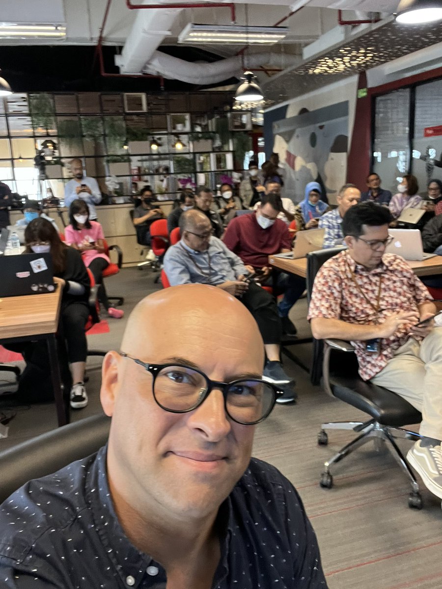 mkreuch's tweet photo. Excited to be in Jakarta with @dwiadriansah and the @TwitterID team at MDMedia for our first #TwitterMasterclassID 🇮🇩 https://t.co/HNufZy3UcA