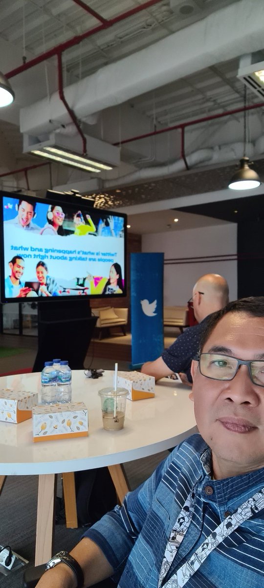 arifbobyprabowo's tweet photo. Thanks to Mr Michel & Mas Ade for #twittermasterclass https://t.co/P7I1MGGc6h