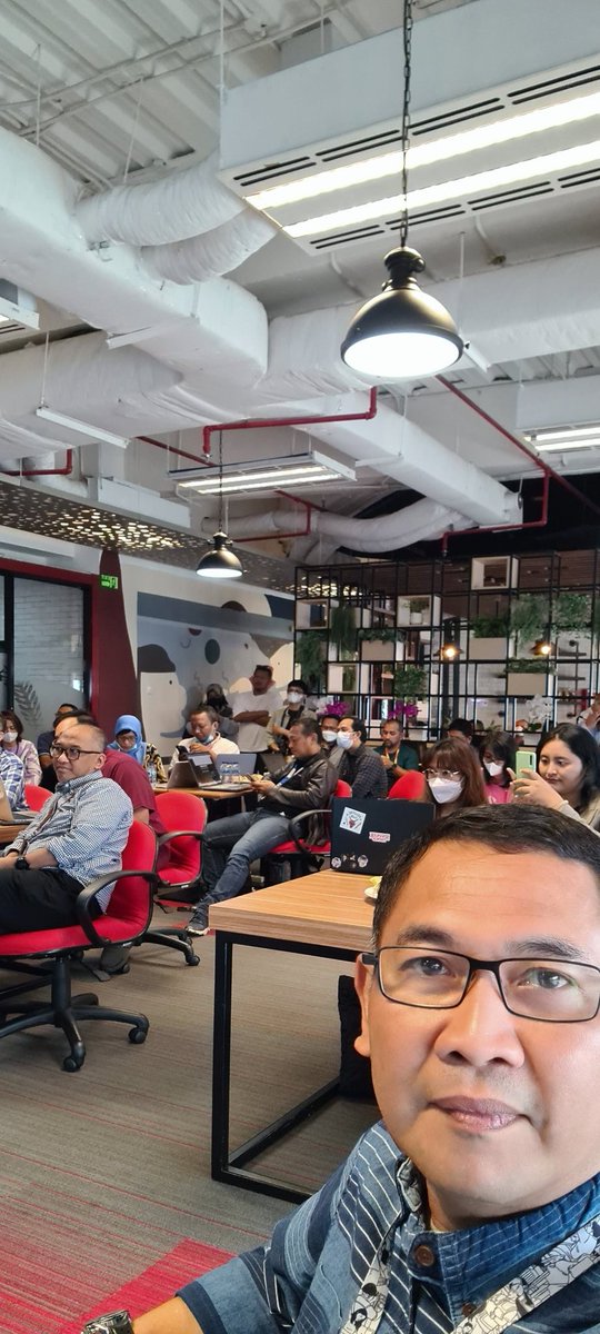 arifbobyprabowo's tweet photo. Thanks to Mr Michel & Mas Ade for #twittermasterclass https://t.co/P7I1MGGc6h