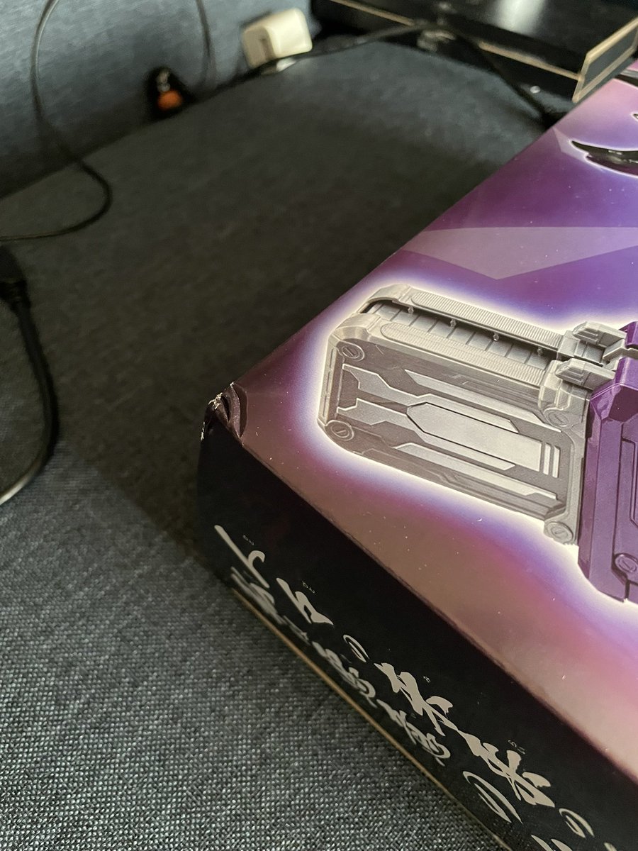 takkun0399's tweet photo. 遊ぶ前提で買ってるから良いけど箱潰れてるし破けあるし雑すぎるぞBANDAI。
#幻夢無双ガシャット https://t.co/Dz6qh7dEXP