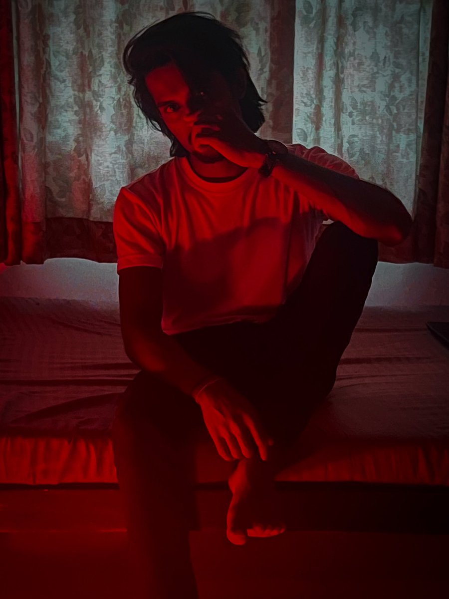 ChalithWicky's tweet photo. I stopped fighting my inner demons. We’re on the same side now. 😈 https://t.co/6nsO70aTpJ