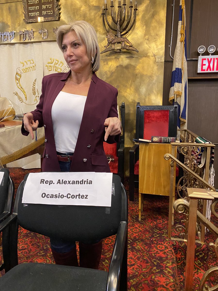 I showed up to the community forum tonight in Jackson Heights. ⁦<a href="/AOC/">Alexandria Ocasio-Cortez</a>⁩ was a NO SHOW. #DebateMeAOC