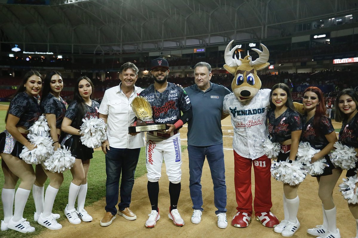 venados_mzt's tweet photo. Nuestros guantes de oro de la Temporada 2021-2022 de la @Liga_Arco 👏🏼👏🏼👏🏼

Felicidades Misael Germán y Daniel Castro ✨

#YoSoyVenados 🦌♥️ https://t.co/1fUhY8korT