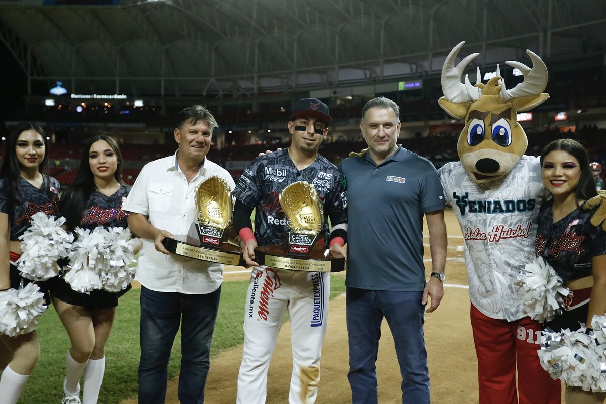 venados_mzt's tweet photo. Nuestros guantes de oro de la Temporada 2021-2022 de la @Liga_Arco 👏🏼👏🏼👏🏼

Felicidades Misael Germán y Daniel Castro ✨

#YoSoyVenados 🦌♥️ https://t.co/1fUhY8korT