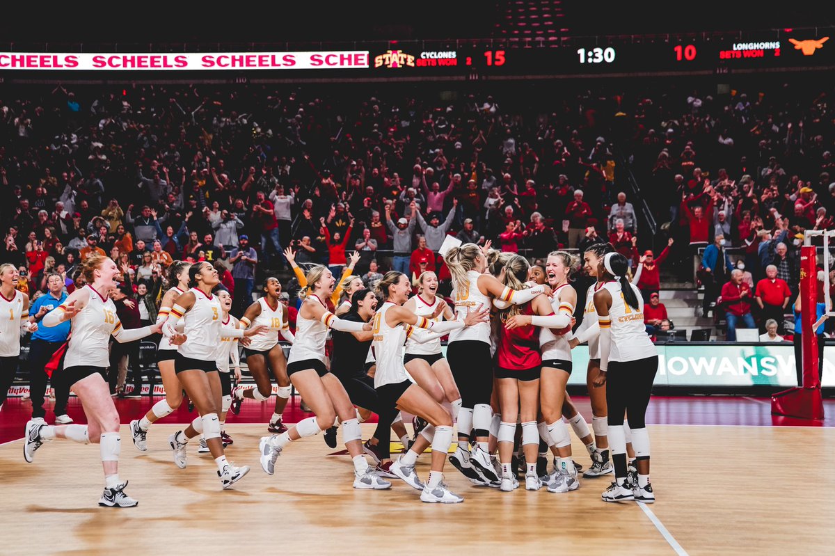 CycloneVB's tweet photo. This team. 

#RiseAbove https://t.co/aVH3NrkDOW