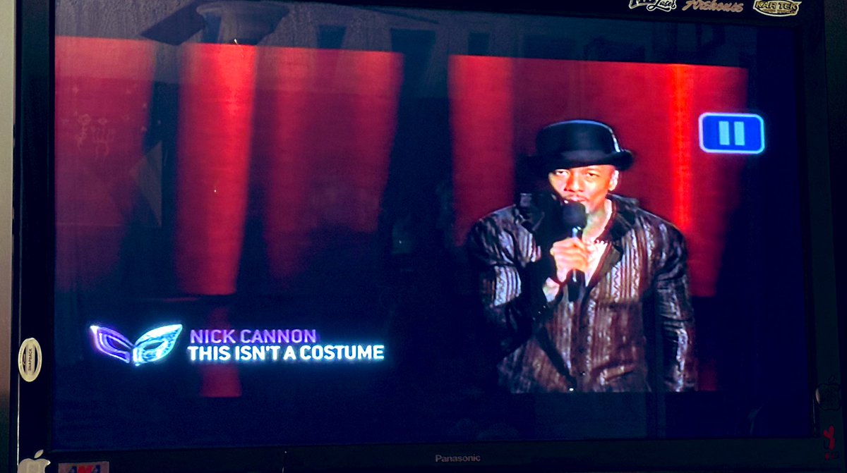groovyrealitea's tweet photo. So I was in the front row of the audience for the taping of this and I will say, both of their outfits were BEYOND and these captions are amazing #TheMaskedSinger @NickCannon @robinthicke https://t.co/3glOU6fDXt
