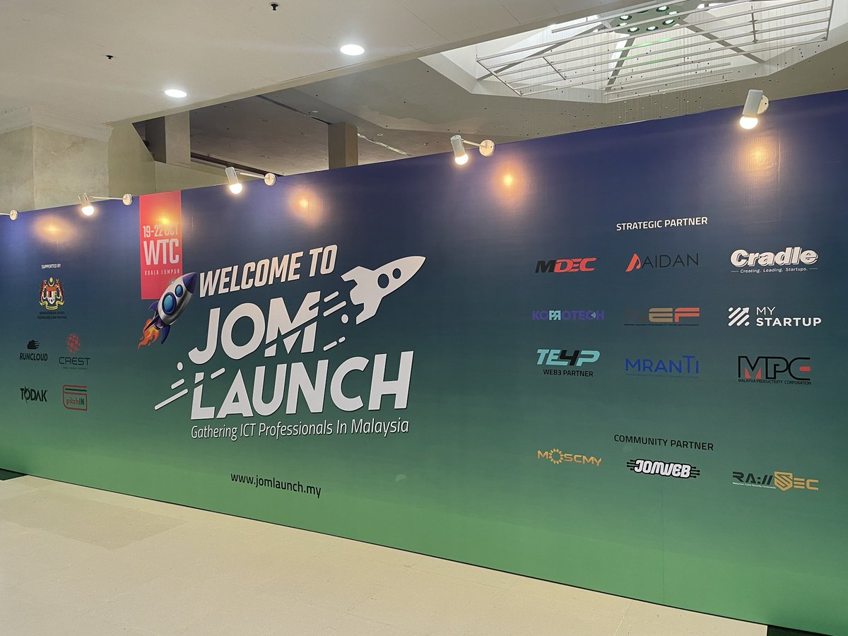 CurryKhoo's tweet photo. Arrived at WorldTradeCenter for JomLaunch. Now at Lounge session where WeiChi from Pitchin talk on IEO; initial exchange offering. #JomLaunch #Web3 #NFTcityKL https://t.co/uAPUGrBpmL