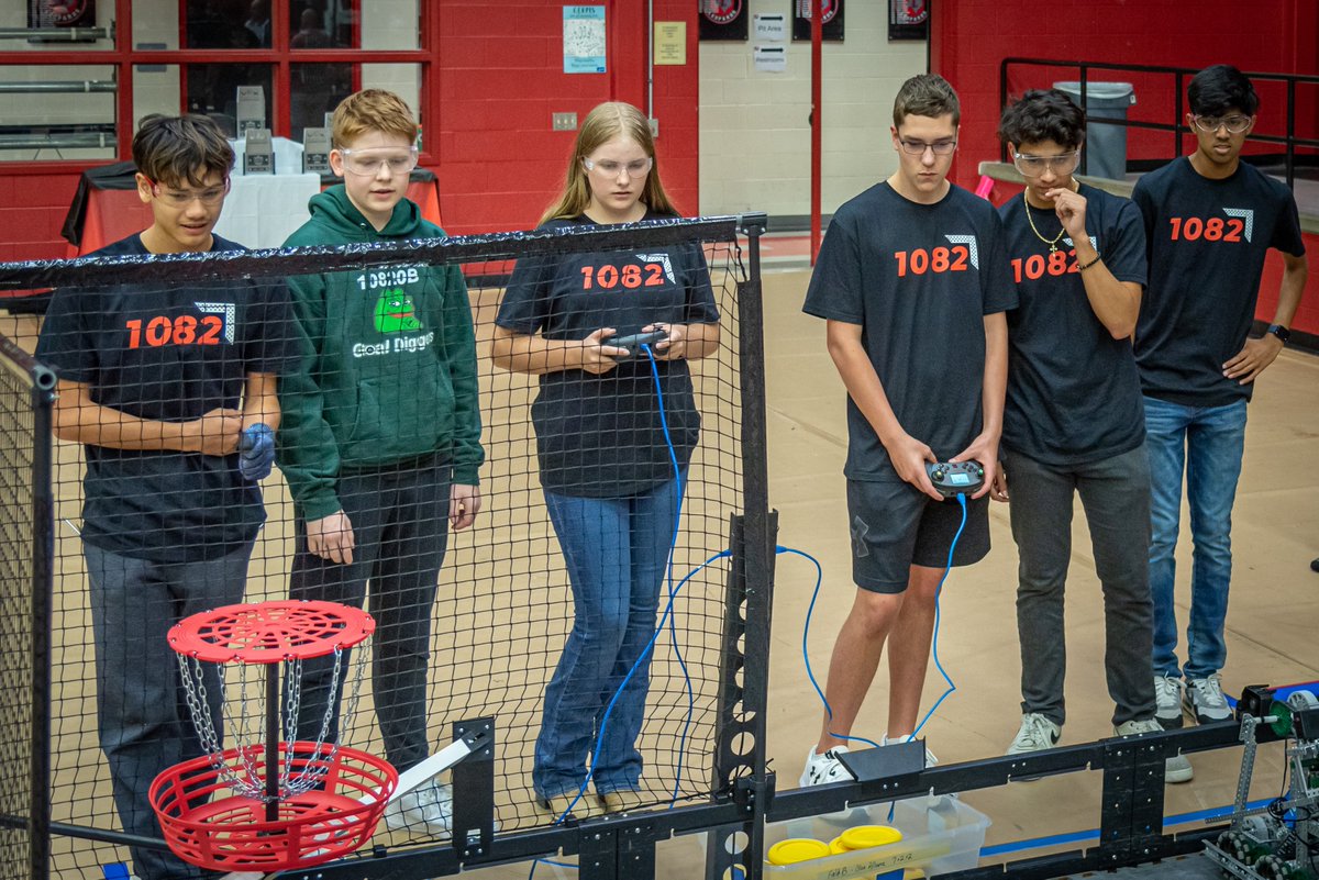 lovejoyrobotics's tweet photo. Congrats to #1082S - Socially Awkward Nerds - for Ranking 14th in Qualifications AND for winning the INNOVATE AWARD! This young team has worked SO hard to earn this. We are beyond excited and proud! #LovejoyRobotics #OneHeartOneLovejoy #BestTodayBetterTomorrow #ForTheLoveOfBots https://t.co/CAuR5OLsp8