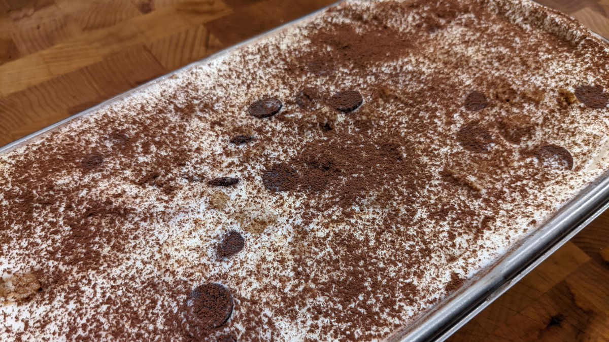 VillaSentieri's tweet photo. Tiramisu Gelato: includes mascarpone, bits of cake soaked in espresso and coffee liqueur and bits of 100% cacao.  A little cocoa is sprinkled on top.  
.
.
#gelato #gelatoartiginale #gelatoitaliano #gelatolovers #italiangelato #ciboitaliano #italianfood #helado #icecream #dolce https://t.co/iX3Uhw6g4p