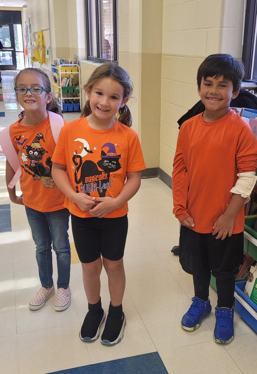JessicaQRod's tweet image. Our Ottsome students and staff showed our support for #UnityDay2022 by wearing orange.  At Ott we strive to provide an inclusive, accepting and loving environment. @NISDOtt @NISDCounseling #GLOWatOtt