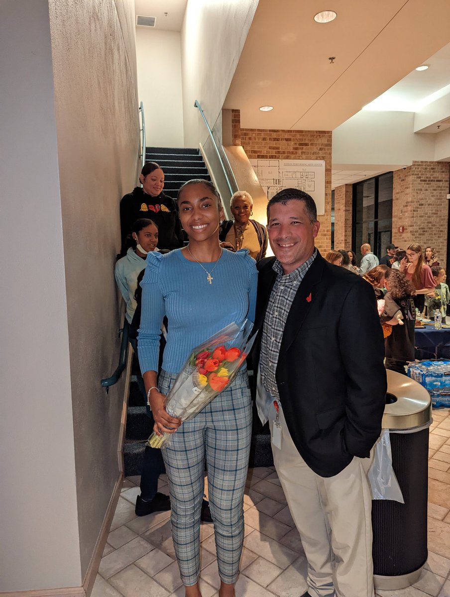 ZNation32's tweet photo. A week full of wins💃! Congrats @StovallZaadiyah!
✔️ Nat'l Honor Society Inductee📚
✔️ Passed Certified EKG Tech exam🫀⚕️ 
✔️Begins final season as a lettered  🚀of @GirlsJudson 🏀 @MendozaRocket97
#DoingitallforHim ☝🏾🙌🏾 https://t.co/lyOgb8NMzW