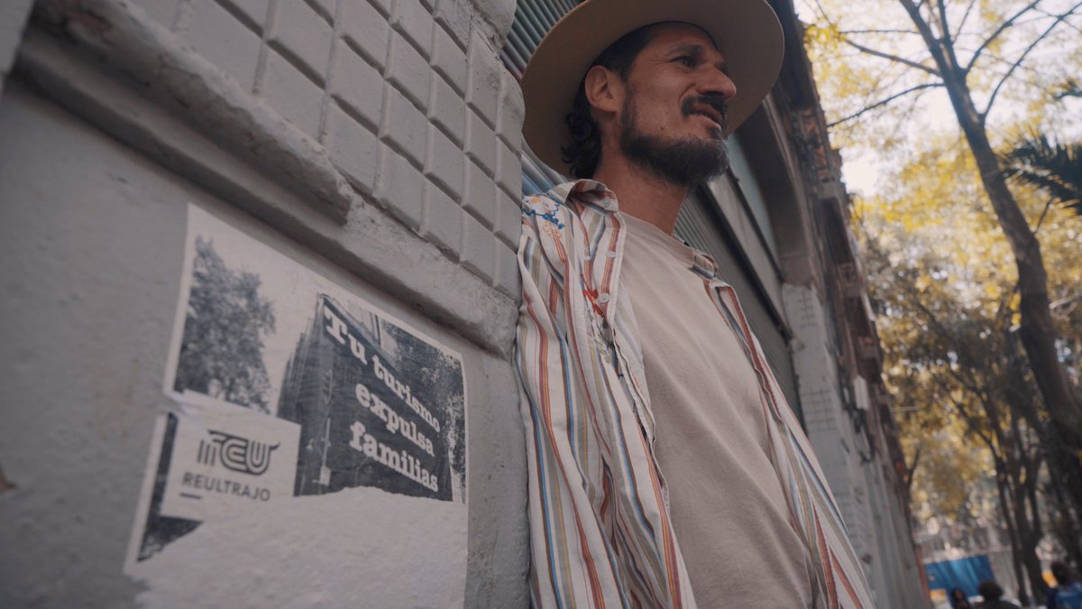 aldeapinwino's tweet photo. 🎬 ¿Cómo es ser desplazado de una de las últimas vecindades de la colonia Juárez? Échale ojo al mini docu #ElTercerSocio que aborda las consecuencias de la #gentrificación y el tsunami inmobiliario en la CDMX:
https://t.co/7Tjj2qjNhU
#RetoDocsMX @DocsMX https://t.co/nMCnOEDaTJ