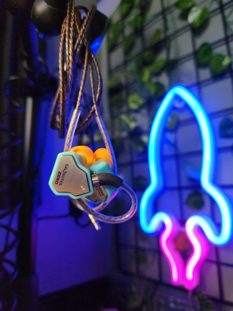 jtechmods2020's tweet photo. Yow! Salnotes Zero review out around 7pm 🇵🇭 everyone needs to try this iem out! You'll be surprised how good it is for the price. 👌
@Linsoul_Audio
#7hzSalnotesZero
#BudgetIEM https://t.co/gUSCOfticn