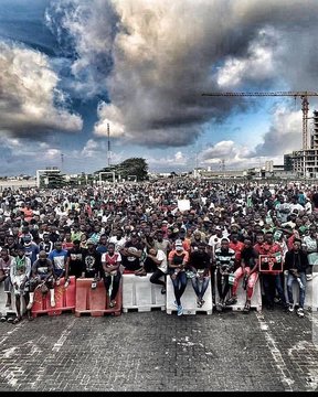 sheymanishere's tweet photo. Don't say anything, just retweet when you see this. #EndSARS #LekkiMassacre. 20-10-20. 💔🇳🇬 https://t.co/RXfx9cwu5U