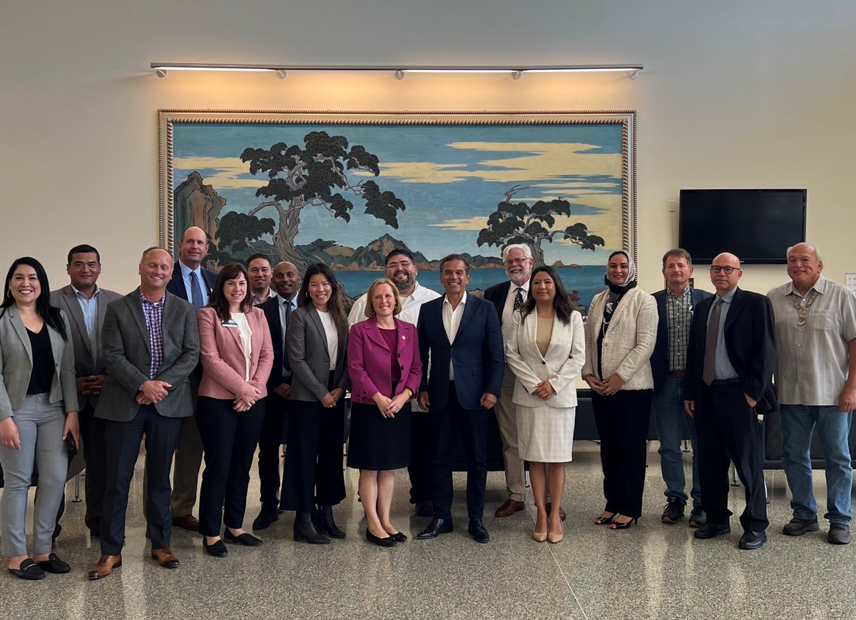 MST_TransitNews's tweet photo. Thank you, Infrastructure Advisor @AVillaraigosa, for hosting a #CAInfrastructure listening session in the Central Coast! Quality jobs and a greener future are on the horizon! https://t.co/vxrhql9Els