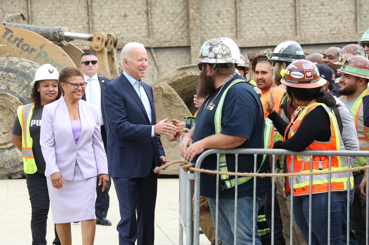 RepKarenBass's tweet photo. Thank you to @POTUS and @VP for joining me in Los Angeles. 

I look forward to continuing our work to bring jobs to L.A. and to protect the rights of women in our city. https://t.co/Fxqfy6hegv
