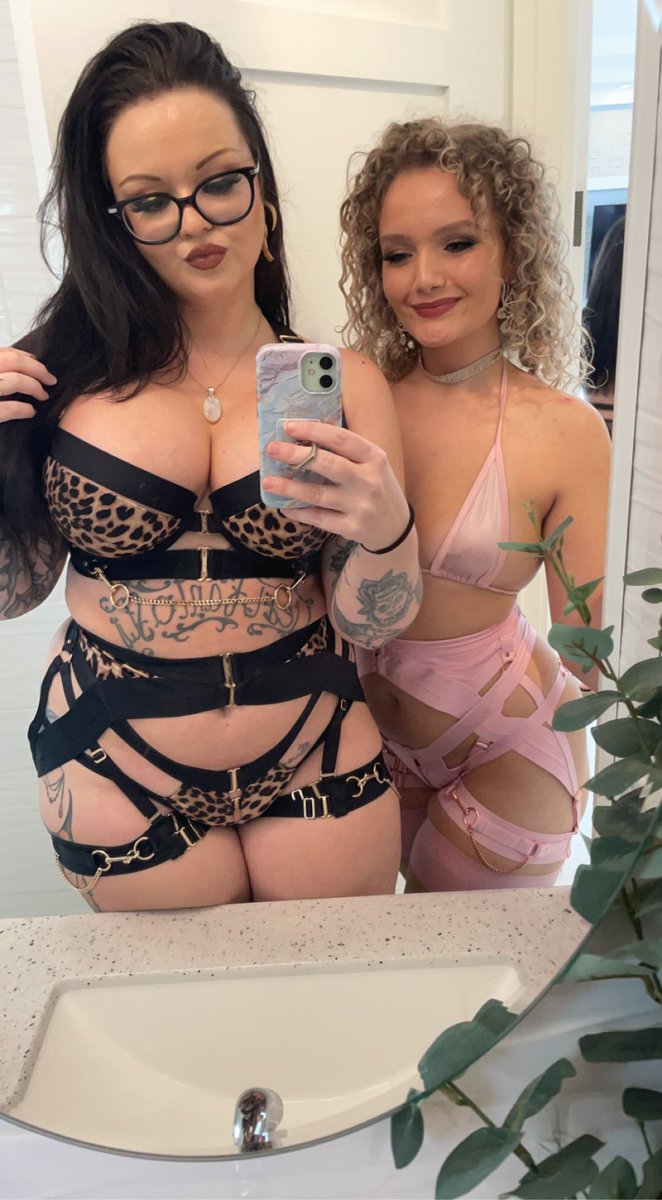 Phoenix Ashe’s pics and videos