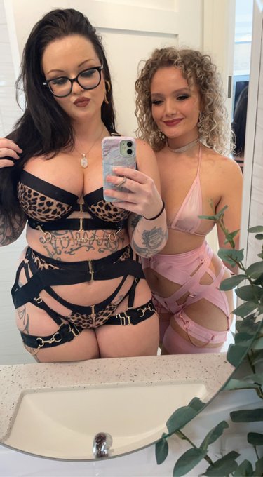 Phoenix Ashe’s pics and videos