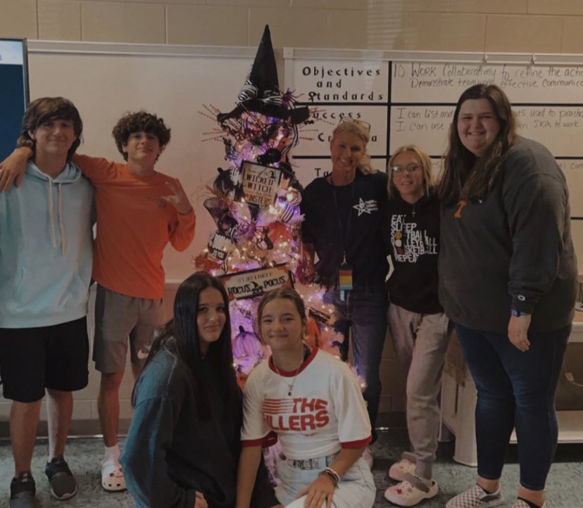 CteSiegel's tweet photo. A little fun while we learn some skills in Culinary Arts.  Teamwork makes the dream work.  Apple nachos anyone?? https://t.co/bmxDZFXIUI