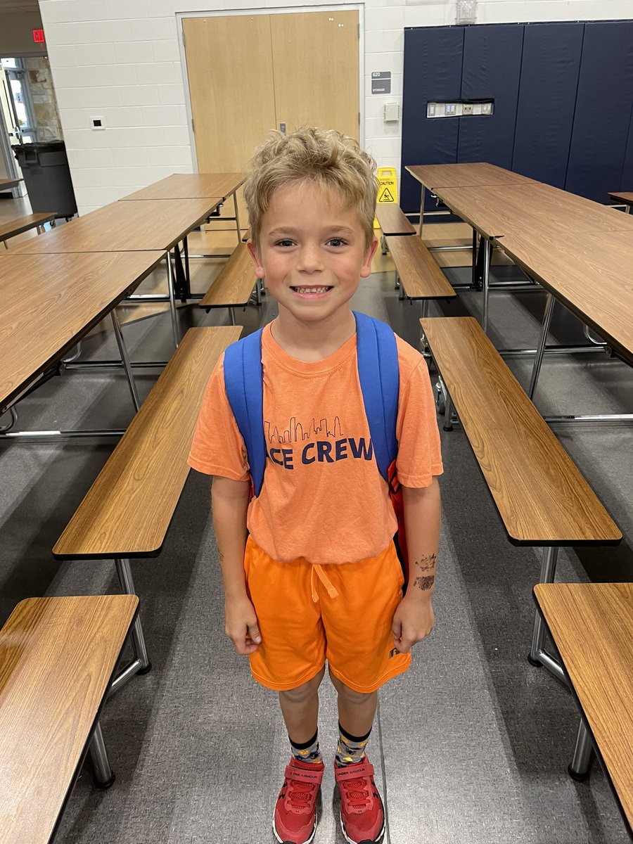 PwFlores's tweet image. Today we wore orange to show that we are united in kindness, acceptance, and inclusion. And one student came in wearing orange from head to toe!!#UnityDay2022 #KatyCommUnity #bengalpride