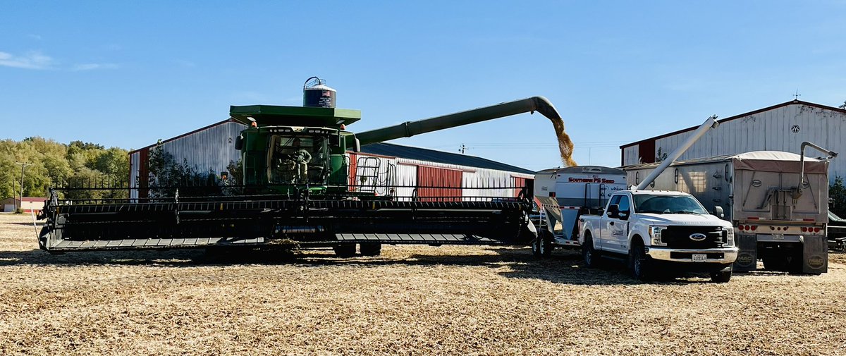 FS InSPIRE wheat plot planted this morning and <a href="/InVISION_HiSOY/">FSInVISION_FSHiSOY</a> <a href="/NKSeeds/">NK Seeds</a> <a href="/EnlistOnline/">Enlist™ weed control system</a> soybean plot harvested this afternoon both with <a href="/HaneyGrace/">Grace Haney</a> A chilly, but beautiful and productive day! <a href="/Southern_fs_inc/">Southern FS</a>
