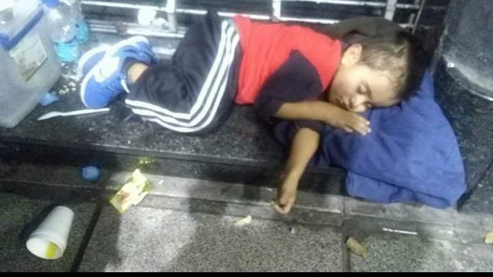 Ningún chico debería dormir en la calle🥺
Nadie debería sufrir en la calle.
Los argentinos no nos podemos poner de acuerdo en nada pero en algo coincidimos TODOS.
Hay que sacar a los chicos de la calle‼️
LOS VECINOS ORGANIZADOS tenemos que encarar este problema.
SUMATE❗💜