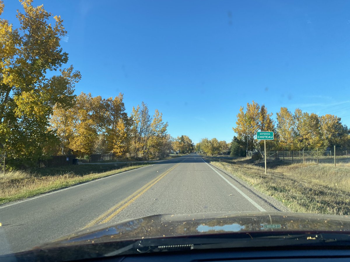 lindyhockenbary's tweet photo. I am headed to Browning, MT for two days of Google training with their fabulous PK-12 teachers.
Look at this amazing fall view in Choteau, MT!
#googleedu #googleCT #googletrainer #googletraining https://t.co/elmFeJPNcZ