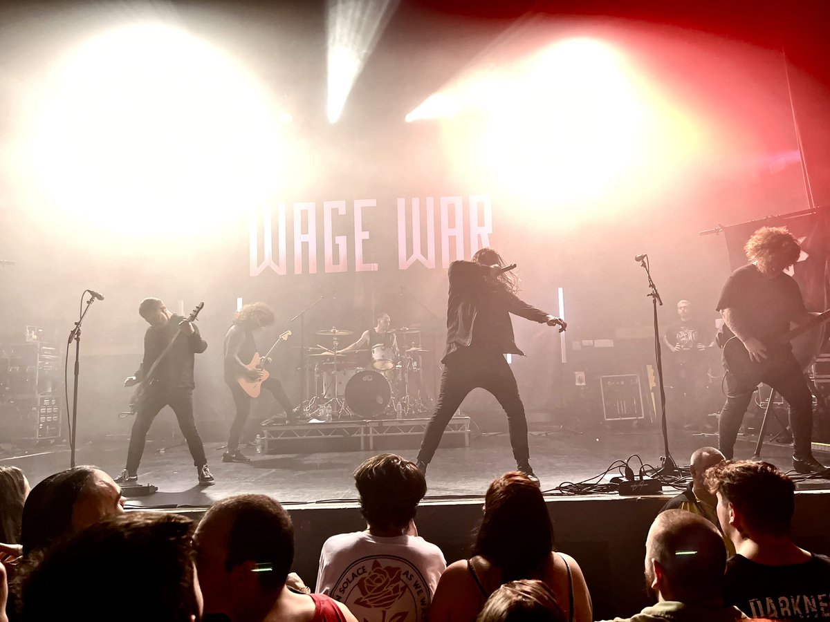 ahappySociopath's tweet photo. Sick gig with @SiameseDK @TDWPband @WageWar, damn I ache 😂 https://t.co/EWg7FGqqvq