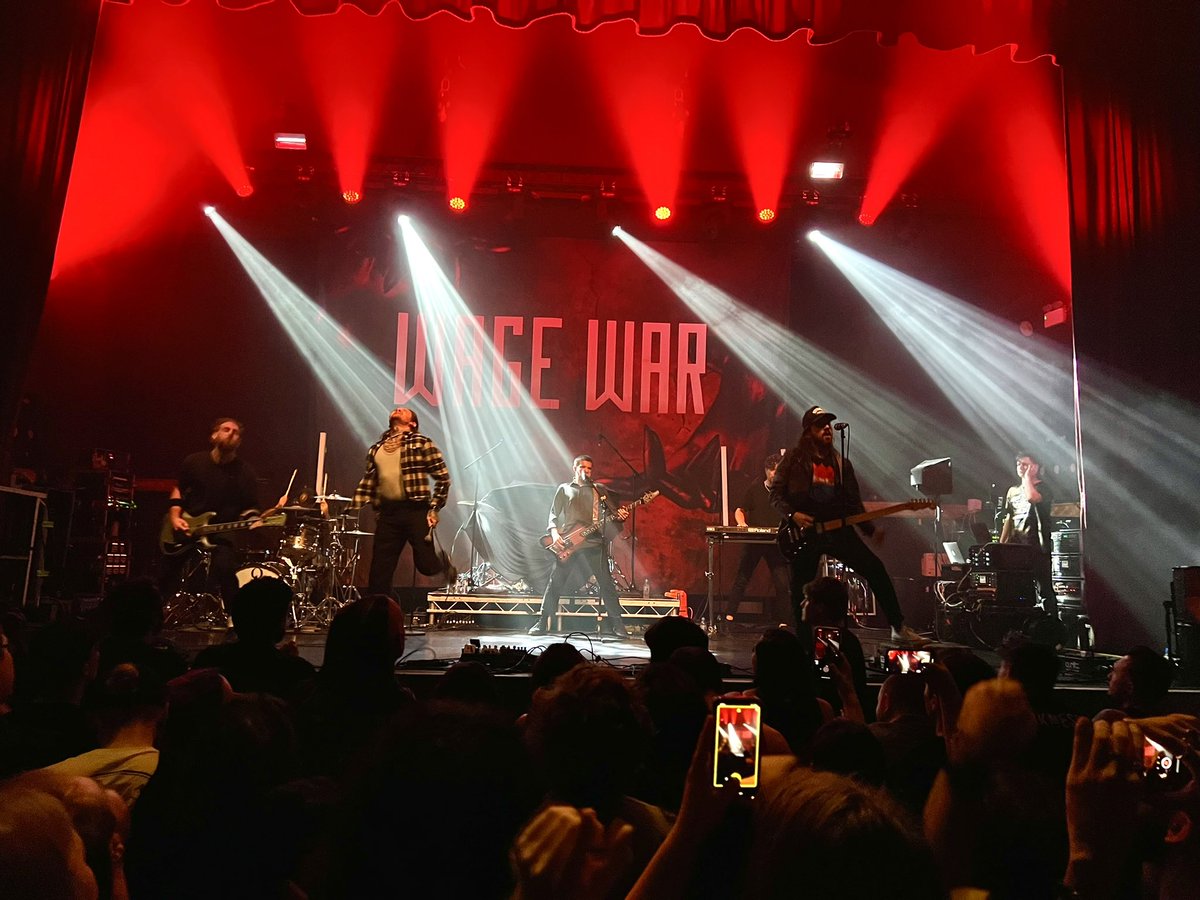 ahappySociopath's tweet photo. Sick gig with @SiameseDK @TDWPband @WageWar, damn I ache 😂 https://t.co/EWg7FGqqvq