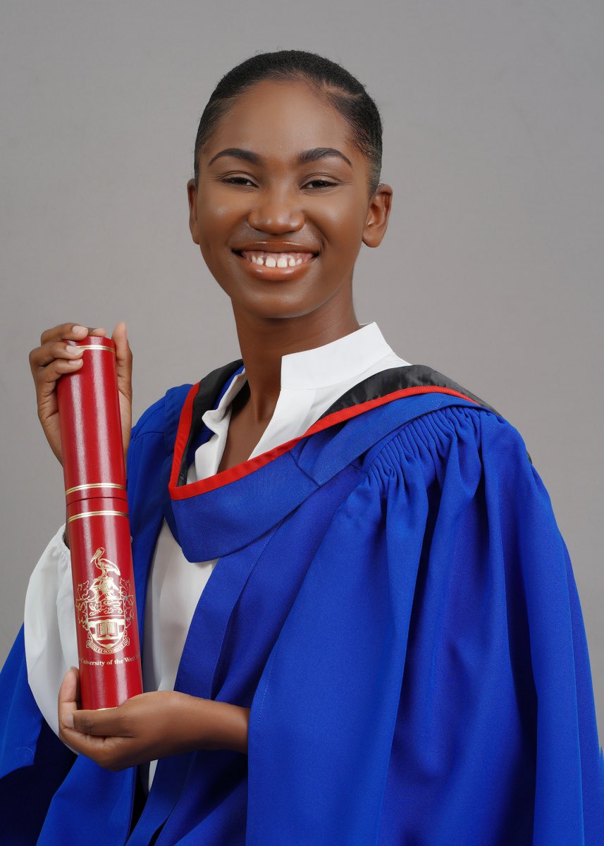 QueenKeelii's tweet photo. 2022 Valedictorian for Law and HUMED🥹 it still feels so unreal https://t.co/K9EigKR5Ep