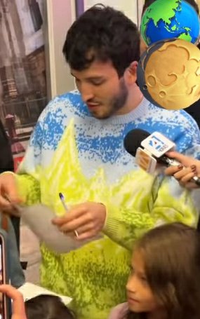 LauraSalz16's tweet image. #Basicamente 🌕💘🪐💫💙🧡🌞

Creo que es un excelente oufit para anunciarnos el video de #Basicamente 💫💫💫

Mucha Luz en la líbea del #Ecuador 🧡💙💘