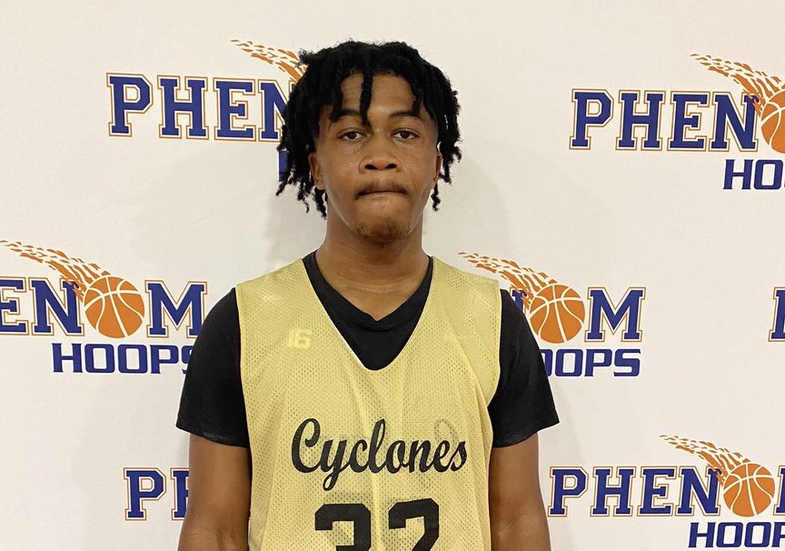colbylewis20's tweet photo. It starts with 6'6 2024 Ma'kyi Butler. Strong, explosive guard who averaged 20.3 ppg &amp; 6 rpg while shooting 46% from 3. Versatile. Plays multiple positions. Scores at multiple levels. Can create for himself &amp; others. College coaches need to start getting to know. @makyibutler https://t.co/j3lDBiLFMH