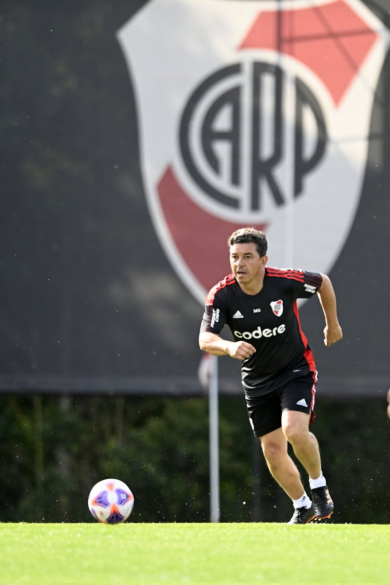 RiverPlate's tweet photo. A jugar 😍 https://t.co/SafyA33cfb