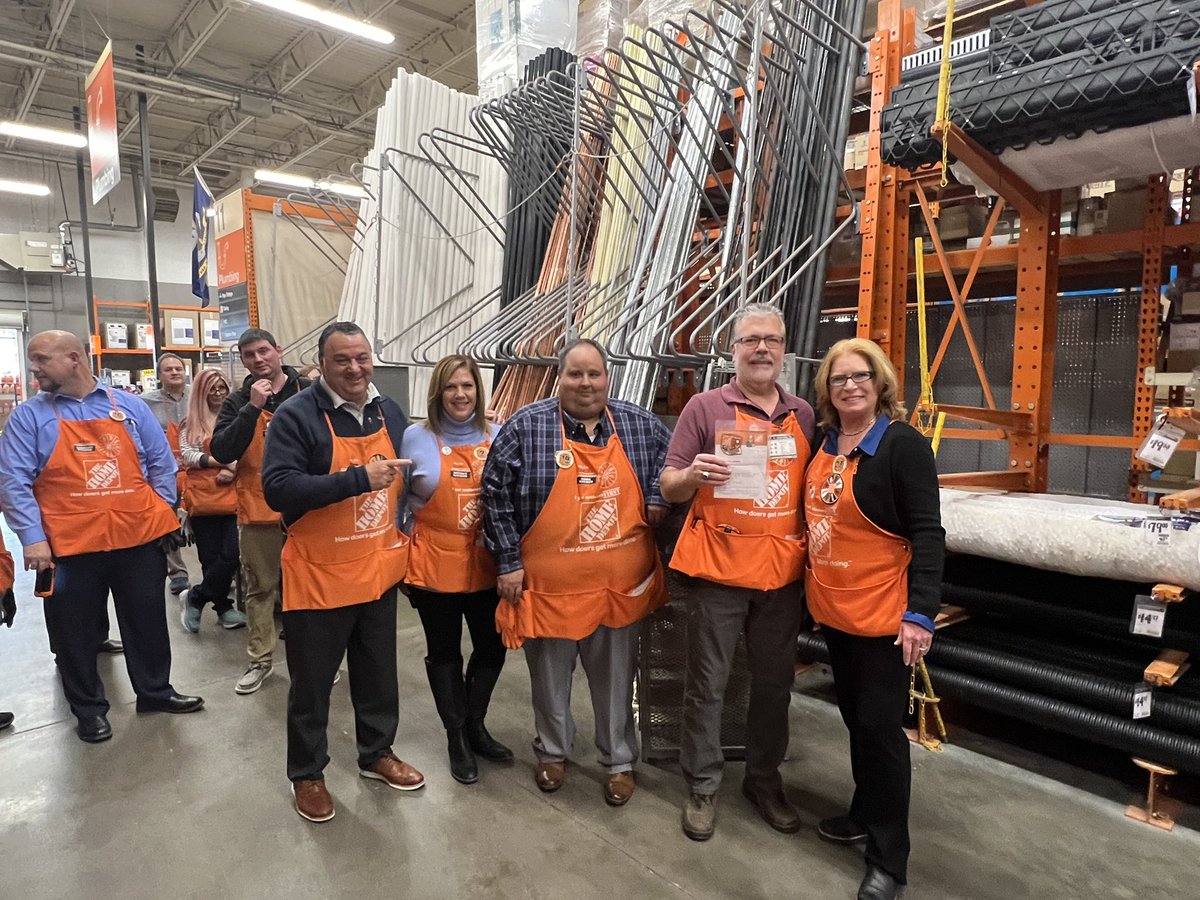 crystal_hanlon's tweet photo. A Big “Thank You” to Team #4160, Bridgeville, PA for hosting me and showcasing our Amazing Culture!  Awesome job Team❤️Celebrating our Amazing people, my favorite thing to do! https://t.co/TwwRW3QyIr