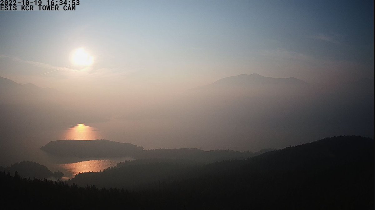 TMTVBCTV's tweet photo. #SmokySkies #wildfiresmoke #BCstorm #BCweather #SoutheastBC #Kootenays #BalfourBC #CrestonBC #TMTV #kootenayweather #BCwildfire #HarropBC #ProctorBC More weather and travel at https://t.co/Id3v2bOuBw #Kootenayliving Photo of #KootenayLake looking west toward #NelsonBC https://t.co/VgtzlPZ3iq