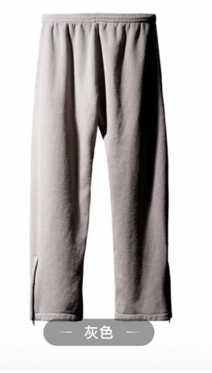 RGF_WPK's tweet photo. @_jimmyhoward_ @kanyestreams1 @OffThaGridd_ Nah they ain’t. These new ones got zippers near the bottom, polar fleece Balenci ones don’t :) https://t.co/T4VjKTiN3N
