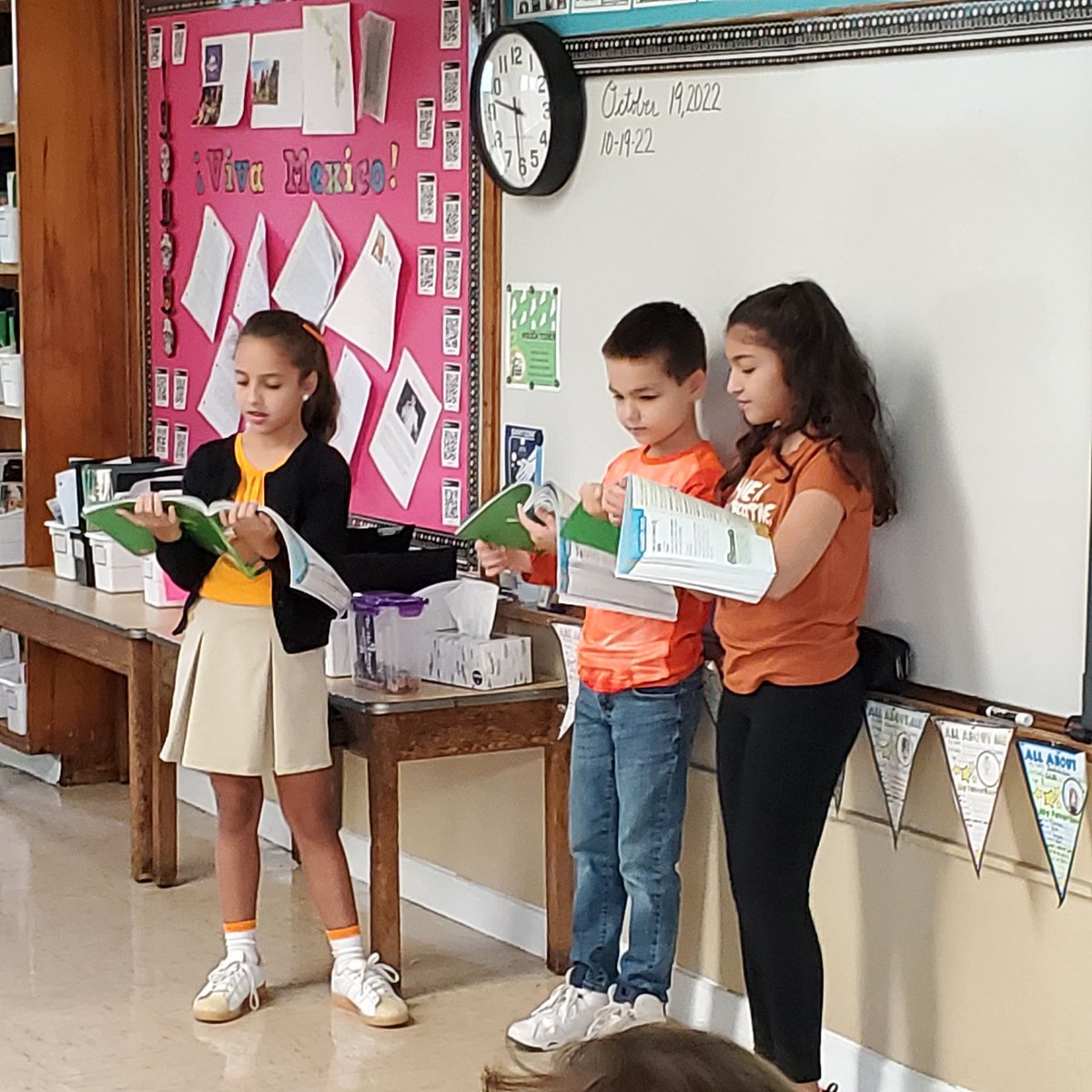 proudmom3x's tweet photo. Learning about fables and drama today.  They had so much fun acting out the passage.  #BEexpressive @ElBanyan @MDCPSCentral @MariTereMDCPS @MDCPSAcademics @MDCPS_ELA https://t.co/PSX7lSYc7U