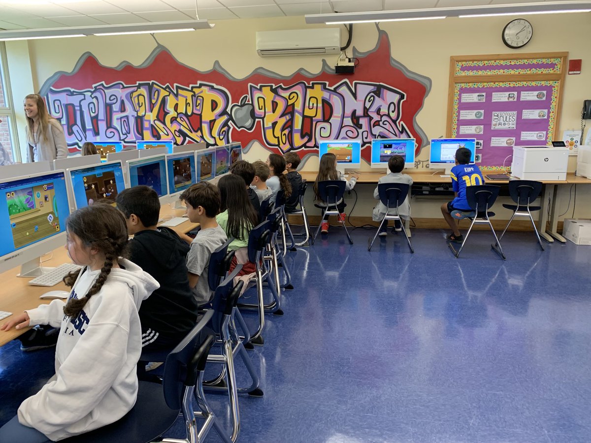 QRGega's tweet photo. The computer lab is open! #QRSpride https://t.co/ndkdtoSs9j