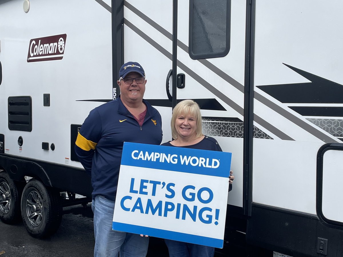 𝐂𝐎𝐍𝐆𝐑𝐀𝐓𝐒 to the Myers family for driving away in their brand new 2022 Coleman Light 🔥 What's one tip you'd give them for their first RV trip?