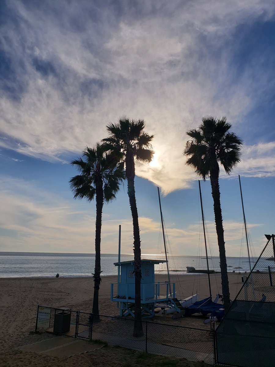 _CZARZ310's tweet photo. #WESTCOASTWEDNESDAYS #LA here's to u #SMKID https://t.co/uuAFf0ulEK