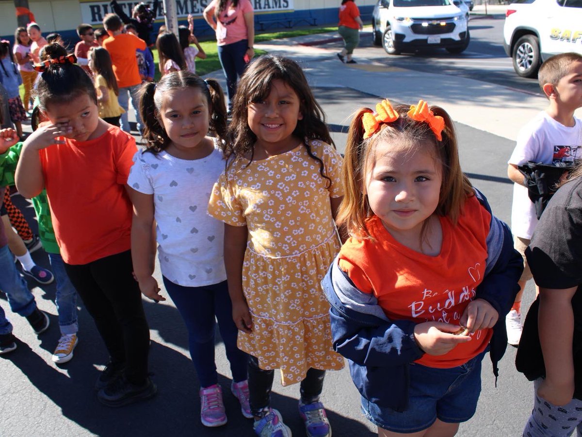 ColtonJUSD's tweet photo. Today was Unity Day at #CJUSD Staff rode the kindness bus & made some stops throughout our district to spread some kindness & cheer! Each stop was AWESOME! Thanks to everyone involved in this event! More photos and videos to come! #CJUSD #UnityDay #Kindness #kindnessbus https://t.co/5gKoHFj88l