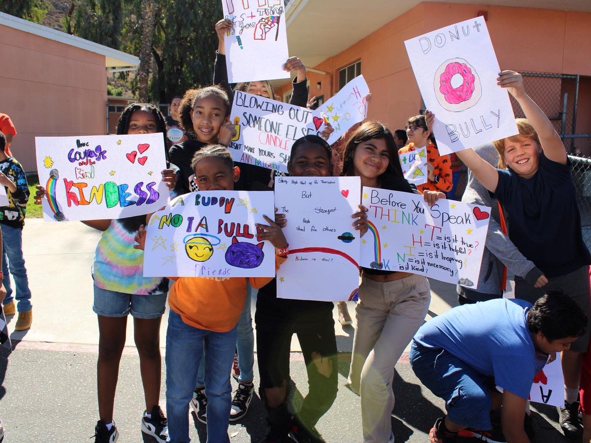 ColtonJUSD's tweet photo. Today was Unity Day at #CJUSD Staff rode the kindness bus & made some stops throughout our district to spread some kindness & cheer! Each stop was AWESOME! Thanks to everyone involved in this event! More photos and videos to come! #CJUSD #UnityDay #Kindness #kindnessbus https://t.co/5gKoHFj88l